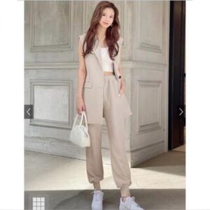 NWOT Japanese brand GRL cinched joggers in gray-beige